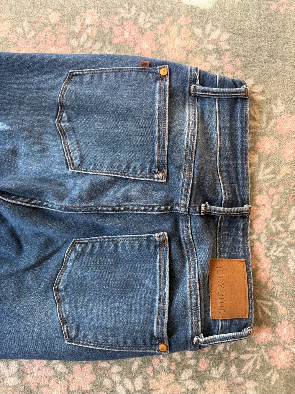 Women’s Blue Flared Jeans - Classic High-Rise Style - Picture 5 of 5
